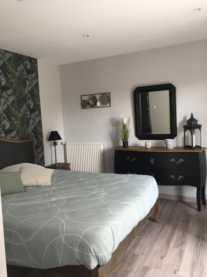 Bed and Breakfast Cote Jardin Des Charmilles Quettehou Екстер'єр фото
